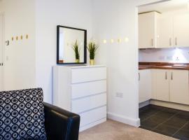 1 Bedroom Apartment Leamington Spa Hosted By Golden Key，位于沃里克的酒店