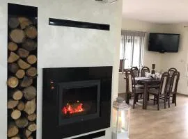 Urokliwy Domek nad Brzegiem Jeziora