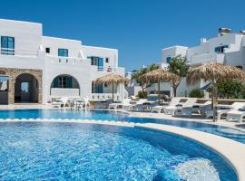 Cycladic Islands Hotel & Spa，位于圣安娜纳克索斯的带泳池的酒店