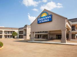 Days Inn & Suites by Wyndham Tyler，位于泰勒的酒店