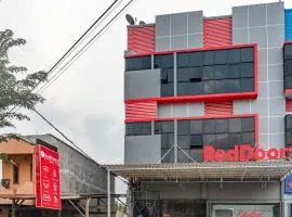 RedDoorz Plus near Millenium ICT Centre Medan 2