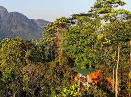 Tree Houses by Jungle River，位于Ginigathena的酒店