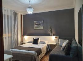 LUNA- Boutique Guest Rooms，位于阿尔卡拉德瓜代拉的酒店