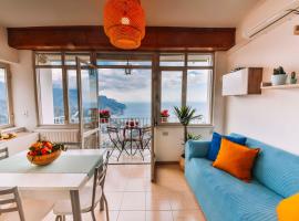 CASA CHIARINA breathtaking sea view，位于拉维罗的酒店