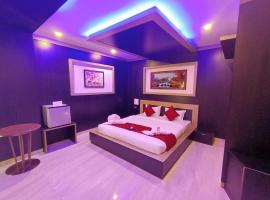 HOTEL PKP GRAND，位于Dharmāpuri的酒店