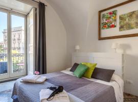 Da Gianni e Lucia Rooms with bathroom in the city center，位于卡塔尼亚的酒店