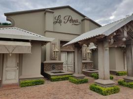 La-Perna Guesthouse and Venue，位于比勒陀利亚比勒陀利亚蒙大纳商业园附近的酒店