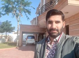 Hotel Ramdev，位于Rāmdevra的酒店