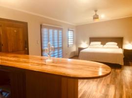 Strip Center Suites by Casona Lo Aguirre，位于El Monte的酒店