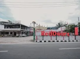 RedDoorz Syariah near Kebun Raya Liwa