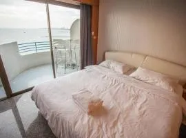 Pattaya seaside balcony/Beach front/4 peoples