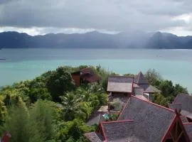 Gaze: Entire Modern Tropical Seaview Villa