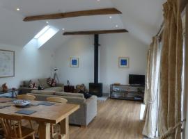 The Woodshed - A newly built, 2 bedroom, cottage near Glastonbury，位于格拉斯顿伯里的度假短租房