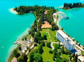 Parkhotel Pörtschach - Das Hotelresort mit Insellage am Wörthersee，位于沃尔特湖畔佩莎赫的浪漫度假酒店