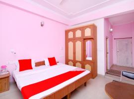 OYO 43017 Hotel Jagat，位于Arki的酒店