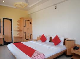 OYO 24487 Hotel Raj Regency，位于艾哈迈德讷格尔的酒店