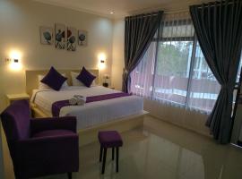 ILAYA HOTEL AND RESORT，位于巨港的酒店