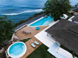 Villa Victoria Nusa Penida，位于珀尼达岛的度假屋