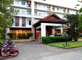 娜娜武里酒店，位于春蓬的Spa酒店