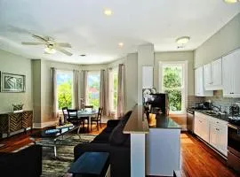 Modern 4 Bed Brownstone in Historic Downtown