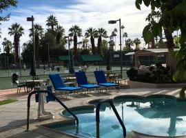 棕榈泉网球俱乐部度假酒店，位于棕榈泉的酒店