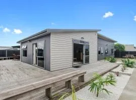 Beauty on Bream Bay - Ruakaka Holiday Home