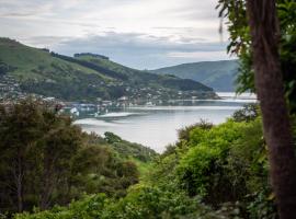 Overton Cottage - Akaroa Holiday Home，位于阿卡罗阿的酒店