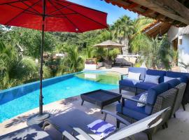Villa Kiwi. Huge Pool, Steps To Town n Beach. 6 plus BRM 7.5 BTH 3 KCN，位于萨尤利塔的酒店