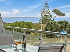 Sunrise, Seaviews and BBQs-Papamoa Beach Apartment