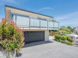 Sun on Seaview - Paraparaumu Beach Holiday Home，位于帕拉帕拉乌姆海滩的酒店