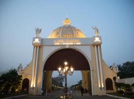 Hukam's Lalit Mahal - Hotel Convention Club，位于赖布尔的酒店