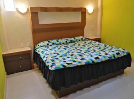 OYO Hotel Marquiz，位于奥科约阿卡克的酒店