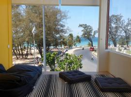 Fishtail Hostel Phuket，位于卡伦海滩的酒店