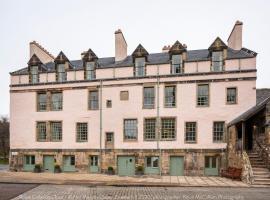 仕骅廷荷里路德艾比史坦公寓酒店，位于爱丁堡爱丁堡市议会附近的酒店