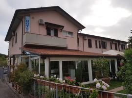 帕特里齐亚酒店，位于马里纳迪马萨的酒店