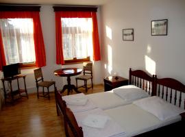 阿维亚蒂克旅馆，位于恰斯拉夫的住宿加早餐旅馆