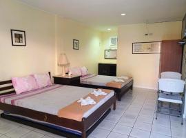 Phi Phi Beach Resorts and Hotel，位于莫龙的酒店