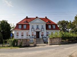 Pałac w Bądzowie，位于波尔科维采的酒店