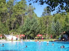 Balneario de Tus，位于耶斯特的酒店