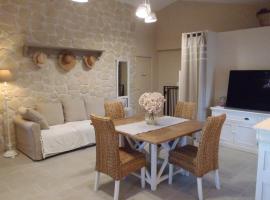 Provence Luberon Bonnieux Location Gite Chez Basile，位于博尼约的家庭/亲子酒店