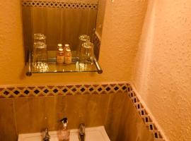 The Talbot Hotel Berriew，位于Berriew的酒店
