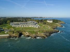 Emeria Dinard Thalasso Spa - Avril 2024 Réouverture après rénovation，位于迪纳尔的高尔夫酒店