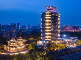 武汉晴川假日酒店 ，位于武汉湖北经济学院附近的酒店