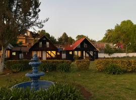 Zirahuen Los Cedritos，位于兹拉胡恩的木屋