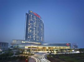 惠州皇冠假日酒店，位于惠州惠州汽车总站附近的酒店