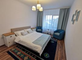 Charming apartment in villa，位于雅西Culture House Mihai Ursachi附近的酒店