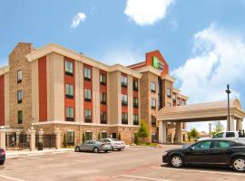 Holiday Inn Express & Suites San Antonio Frost Bank Center by IHG，位于圣安东尼奥的酒店