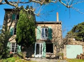 Stone house in Isle-sur-la-Sorgue