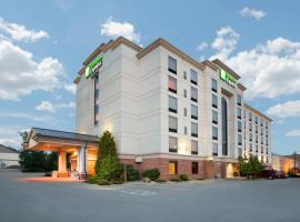 Holiday Inn Express & Suites Bloomington, an IHG Hotel，位于Monroe County - BMG附近的酒店