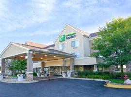 Holiday Inn Express & Suites Chicago-Deerfield Lincolnshire by IHG，位于Riverwoods的酒店